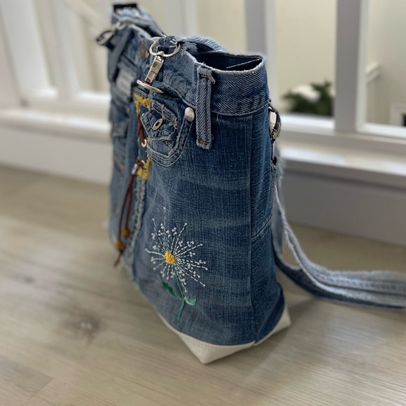 Denim Hand embroidery patchwork shoulder bag-Sashiko inspired one of a kind - Picture 5 of 10